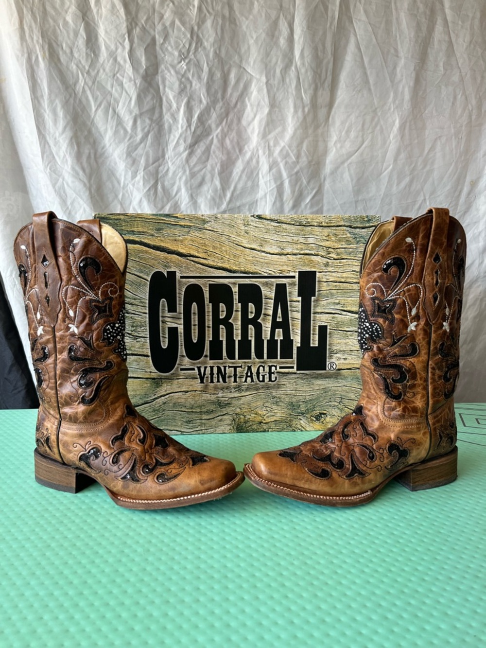 Corral Vintage Saddle/Black Sequence Fleur De Lis Size 8.5